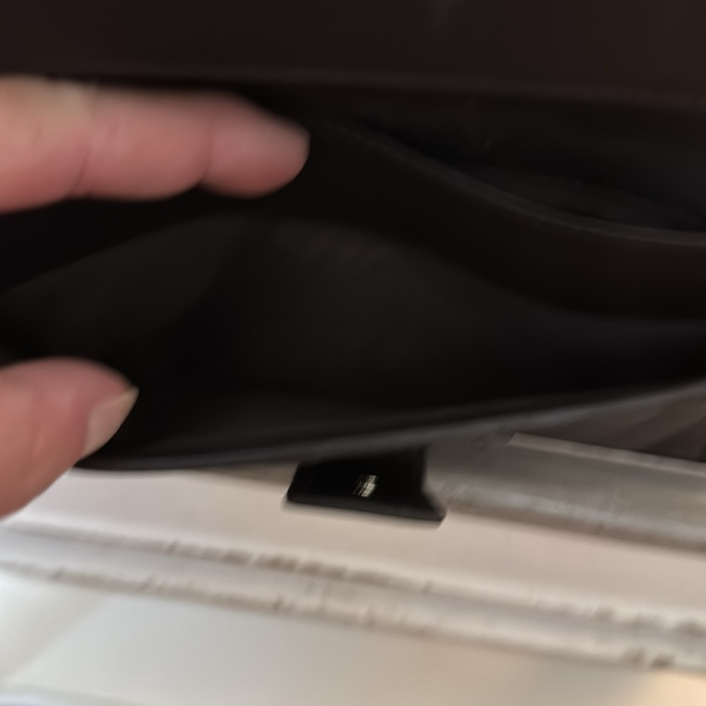Gucci Black Embossed Leather Wallet - Picture 5 of 10